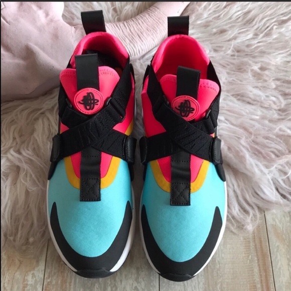 NWT Nike Huarache City - Picture 4 of 8